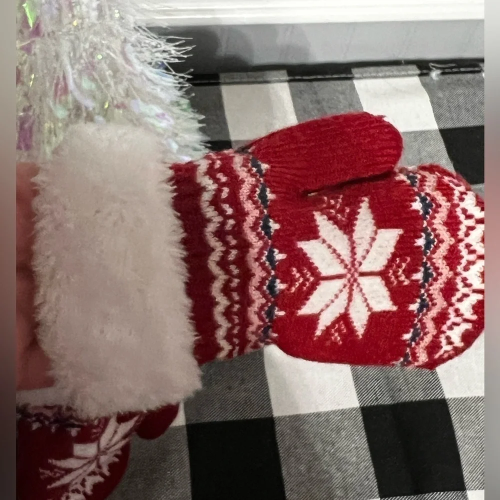 NWT-❄️❄️ Little Girl Snowflake with Fleece Trim Mittens